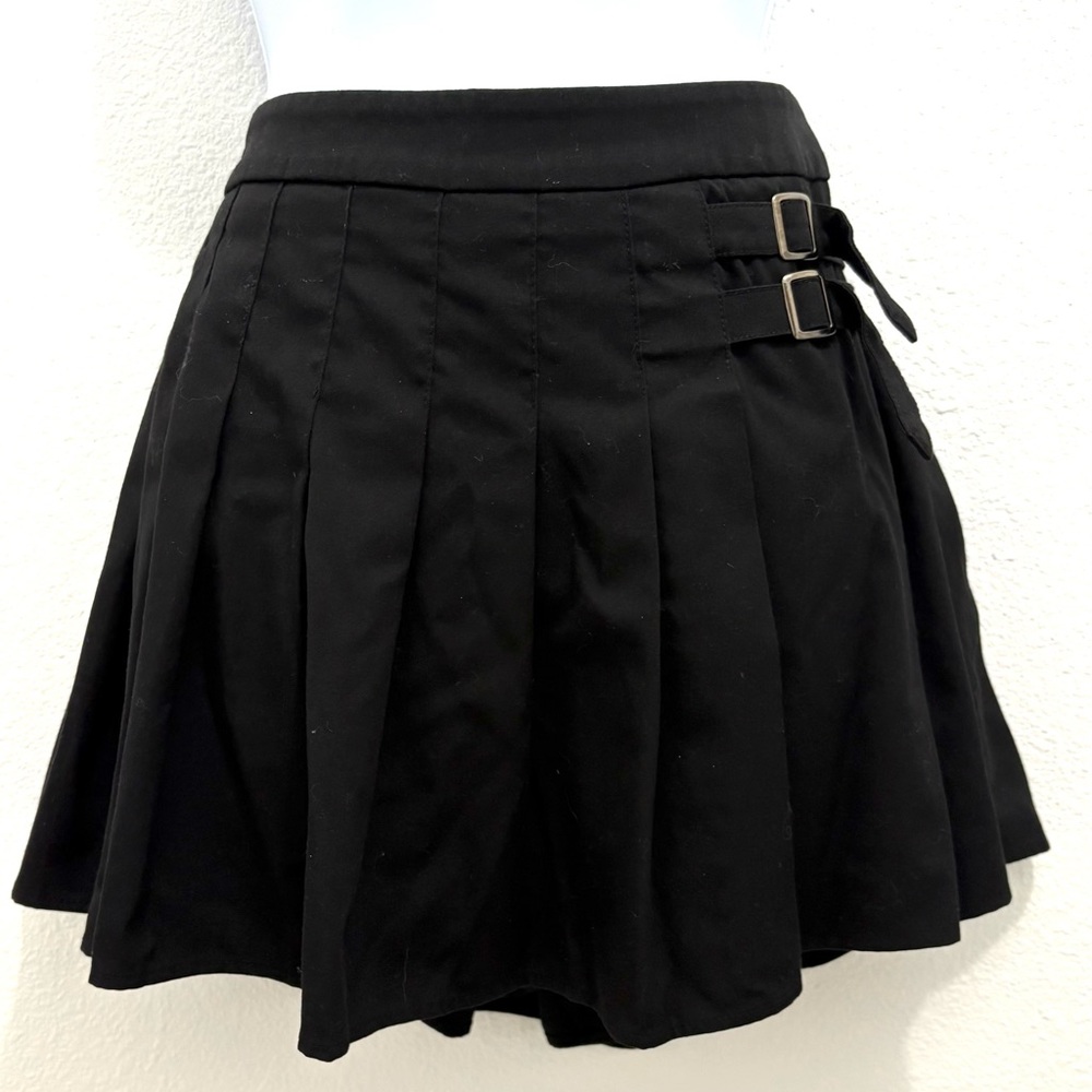 Bebe Black Mini Skirt with Buckle Detail / Size 10